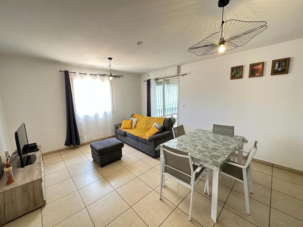 Appartement T3 Proche Aeroport Et Nordev Sainte-Clotilde Esterno foto