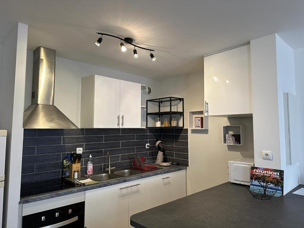 Appartement T3 Proche Aeroport Et Nordev Sainte-Clotilde Esterno foto