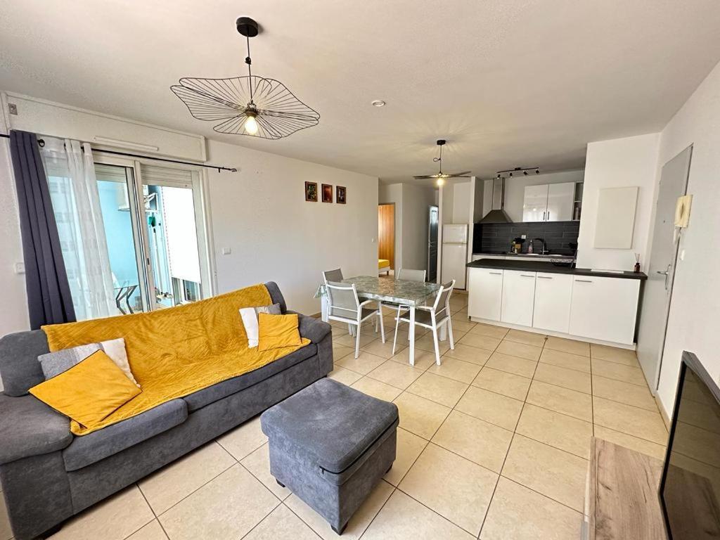 Appartement T3 Proche Aeroport Et Nordev Sainte-Clotilde Esterno foto